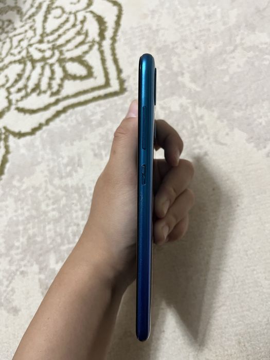 продается смартфон HUAWEI Y7 2019