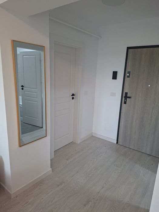 Închiriez apartament cu o cameră si loc de parcare