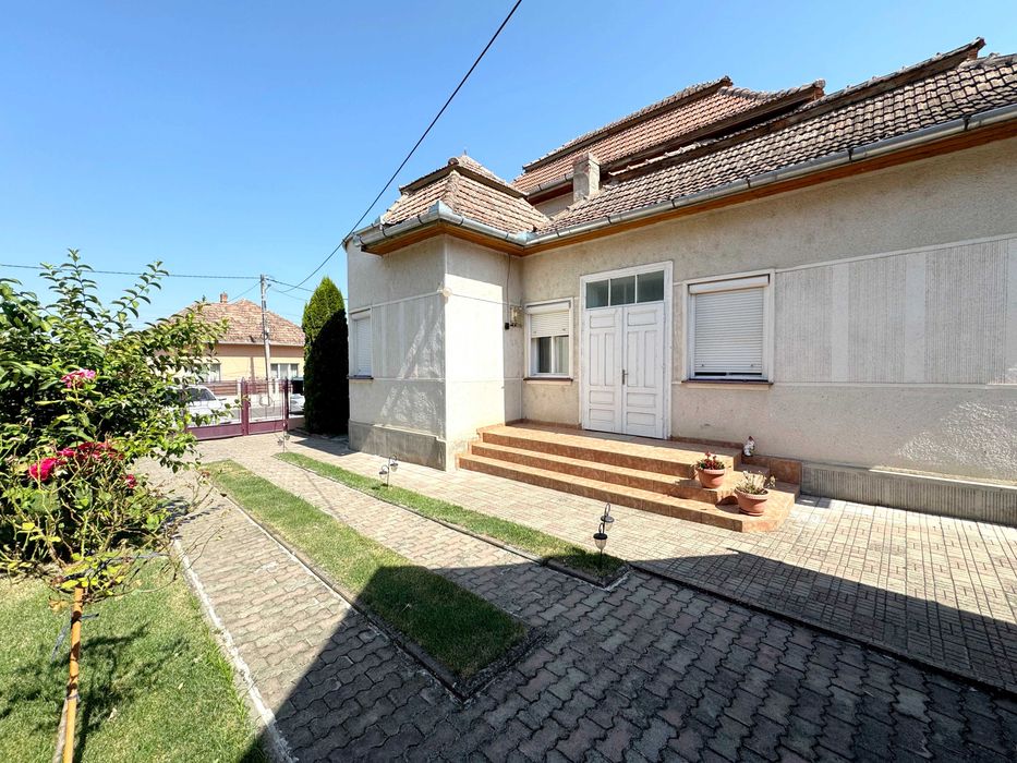 Casa cu 4 camere/teren 396 mp/garaj/Str.Stefan Augustin Ocna Mures, jud Alba