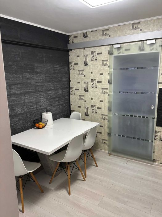 Apartament 2 camere(LA CHEIE),zona Bariera-Calarasi (langa Catedrala)