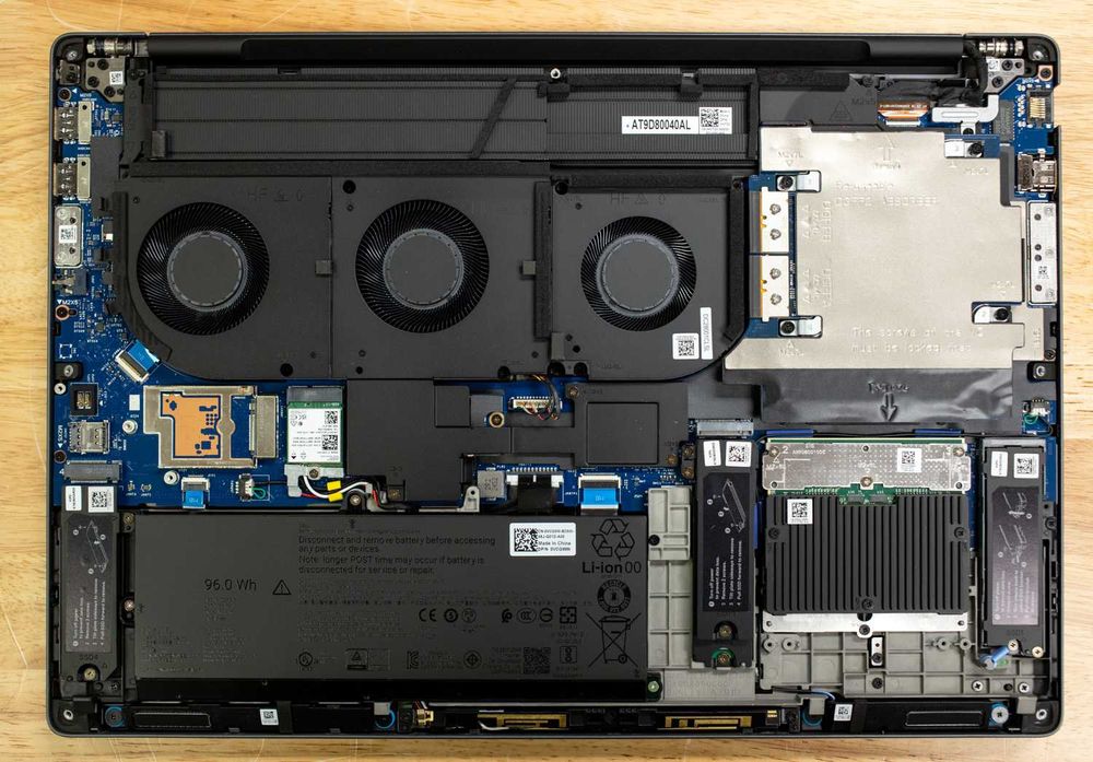 Laptop Dell Precision Pro Max 18 Plus Ultra9 64GB Ram RTX Pro 4000 5TB