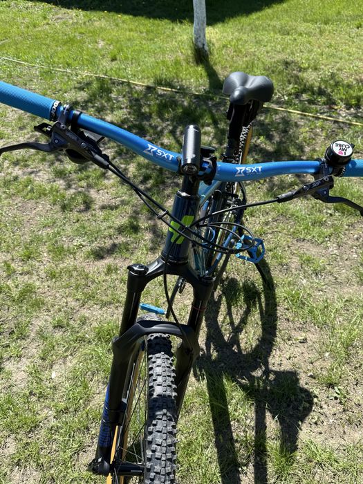 Bicicleta cube aim race 29