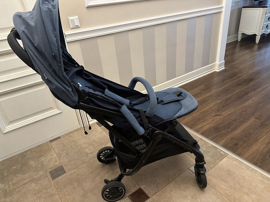 Прогулочная коляска Joie tourist