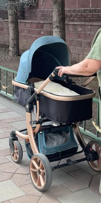 Продам коляску + подарок дождевик,против ветра