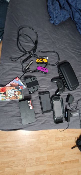 Vând nintendo switch + multe accesorii