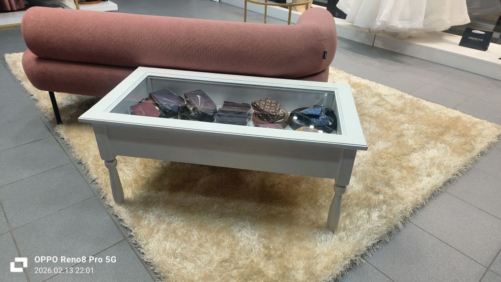 Stendere Premium din Fier Auriu – Suporturi Elegante pentru Rochii,