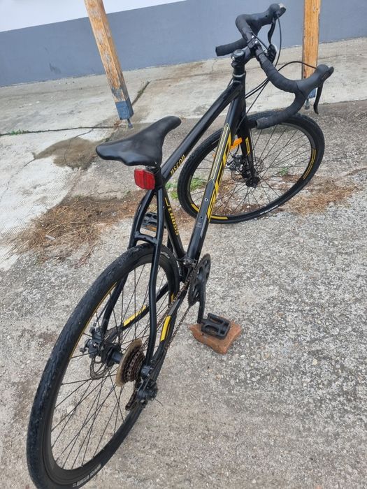 Vând bicicleta în stare buna .