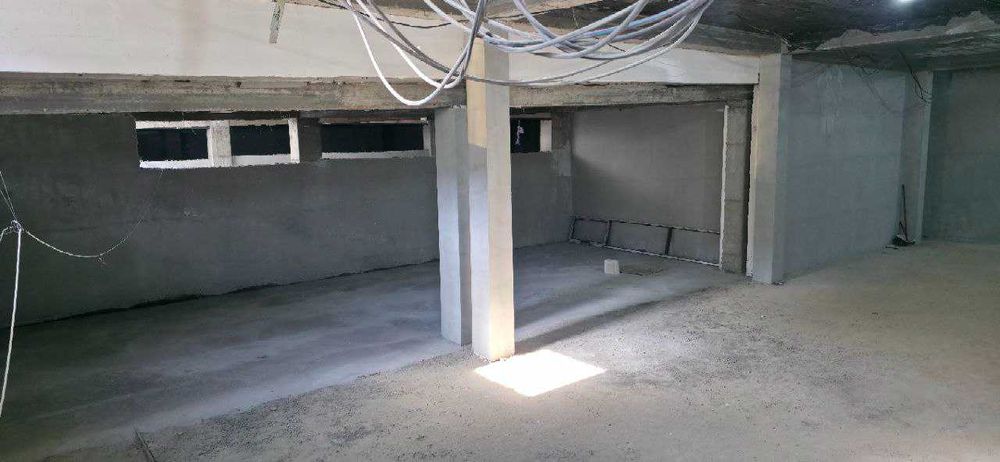 Продажа цокольного помещения  700 м² под ваш проект! Потолки 5м.