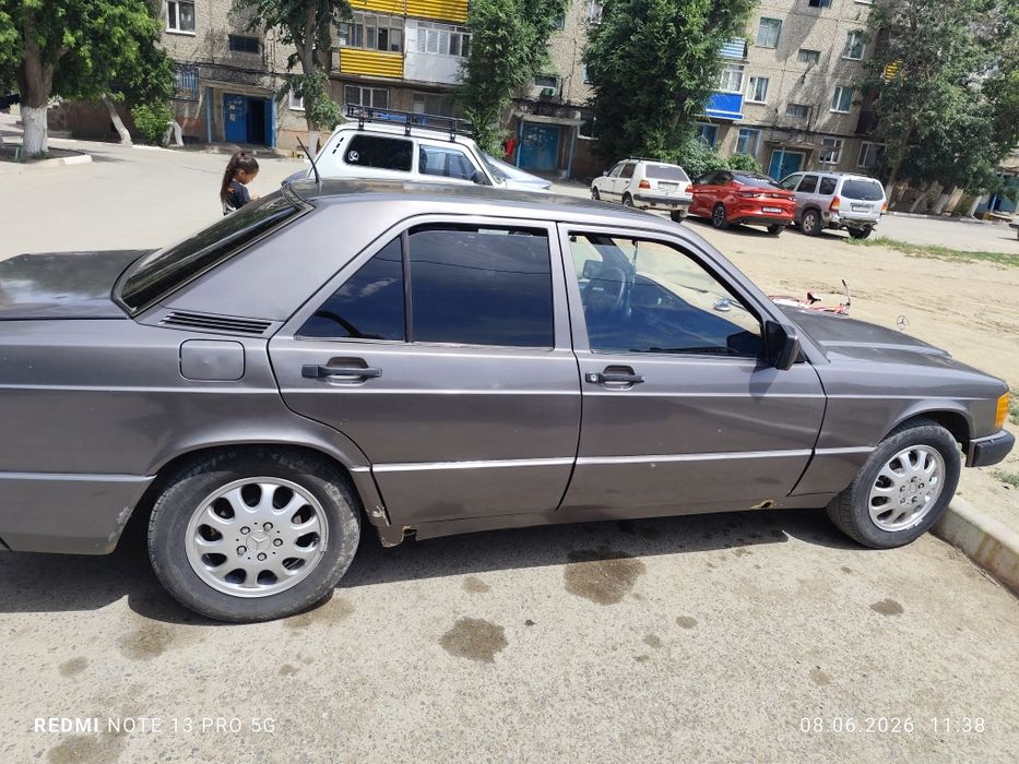 Продам машину Мерседес 190