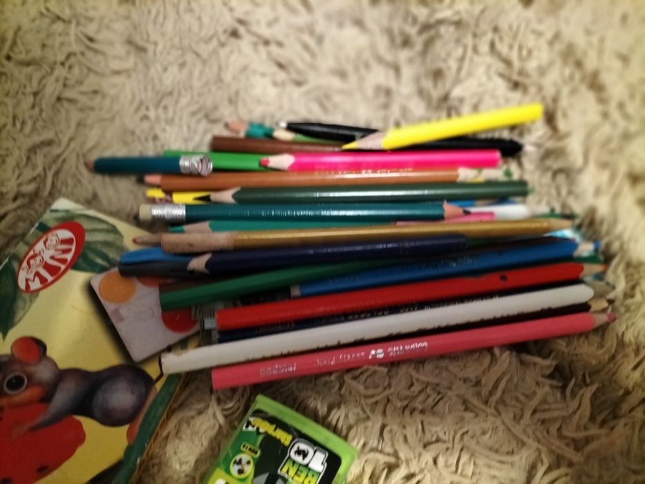 Отдам пакет канцелярии за 3500