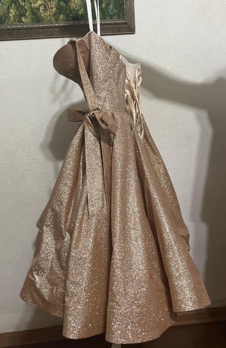 Вечернее платье  на брительках