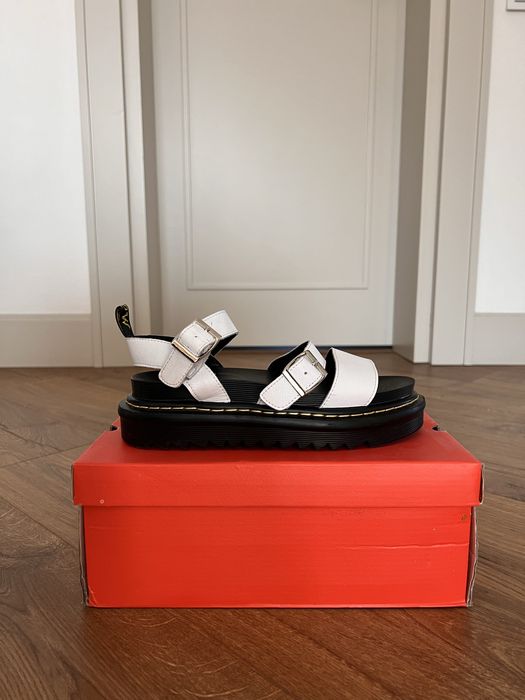 Сандалии на платформе