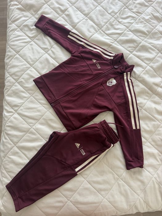 Продам детский костюм adidas