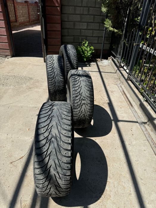 Зимние шины 265/60R18