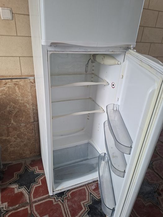 Холодильник б/у.