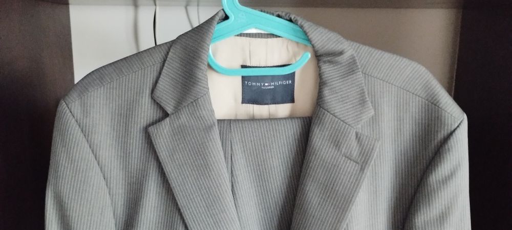 Costum barbati TOMMY HILFIGER marime 52 stare impecabila