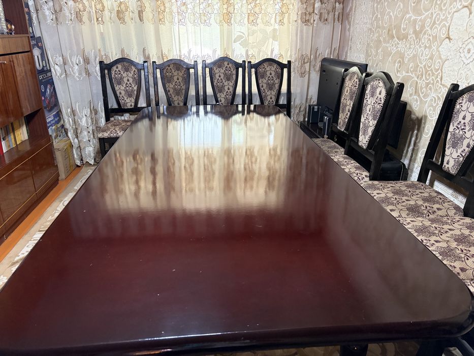Стол со стульями
