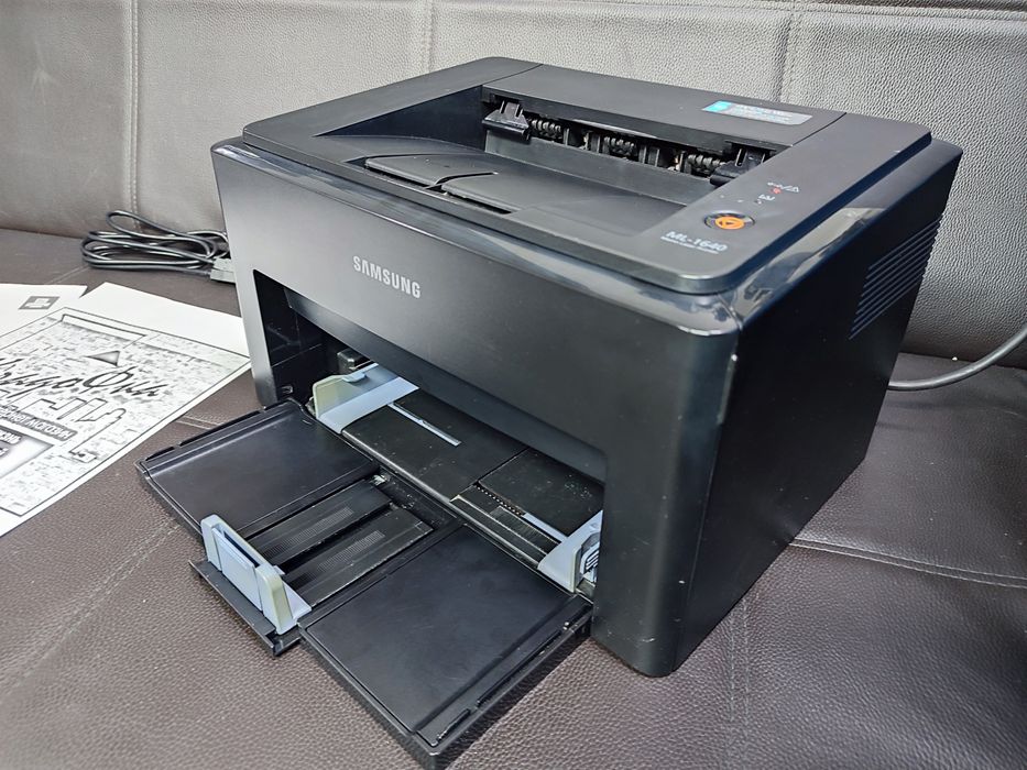 Лазерный принтер Samsung ml-1640 , нечипованный.