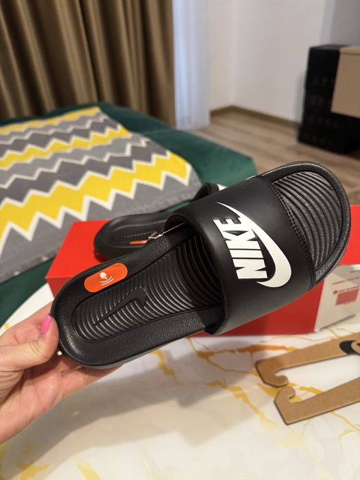 Papuci Nike - marimea 38 - noi, cu eticheta