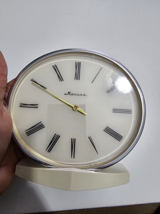 Ceas Molnija de masa