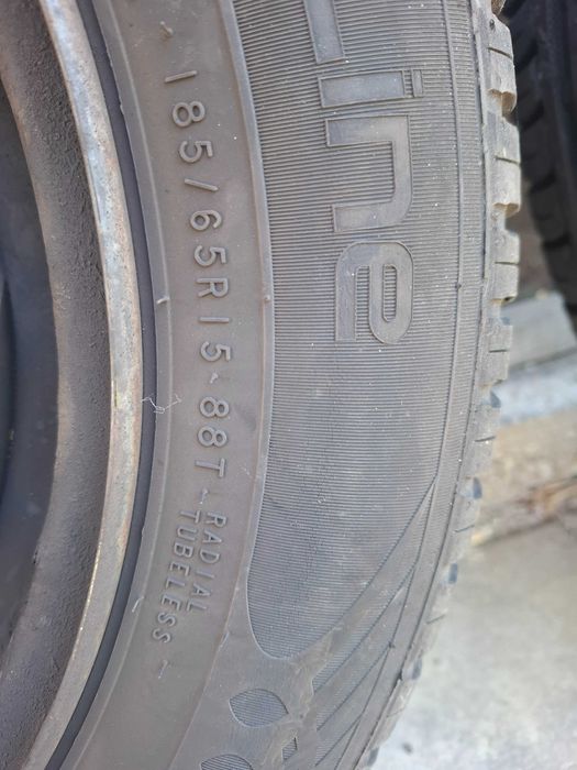 Jante+anvelope vara 185/65 R15 88T Nokian Tyres Logan