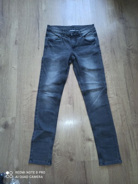 Дамска тениска и дънки, подарък бял потник