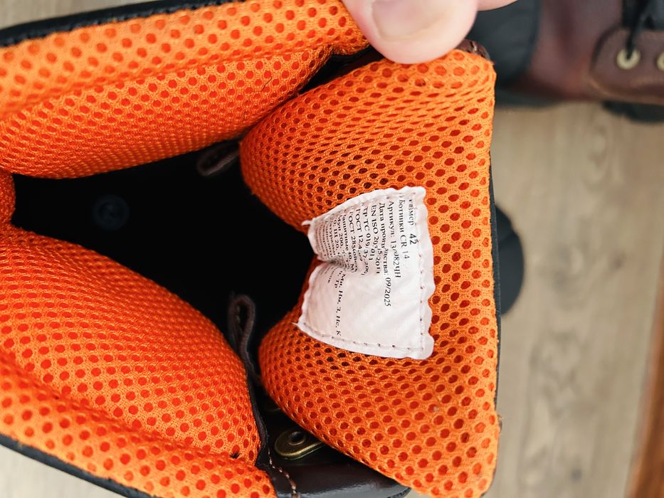 Продам спец обувь