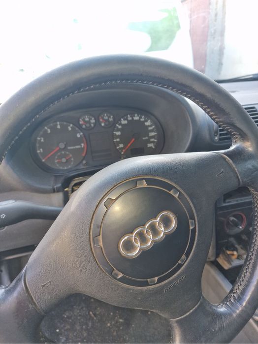 Ауди а3 1.8 само на части