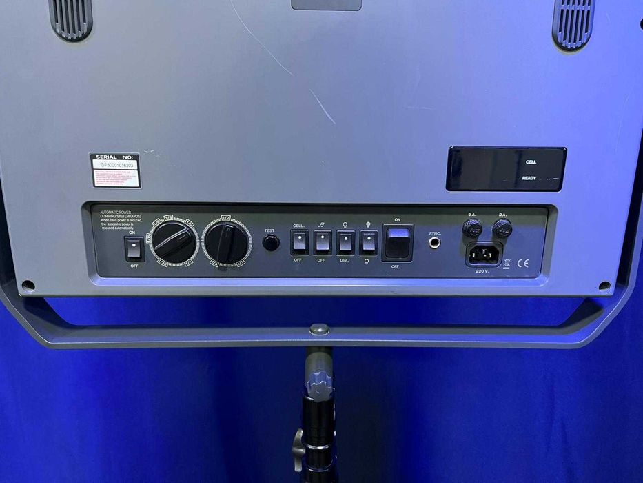 Vând 2 Lampi Electra Digit Flash 500