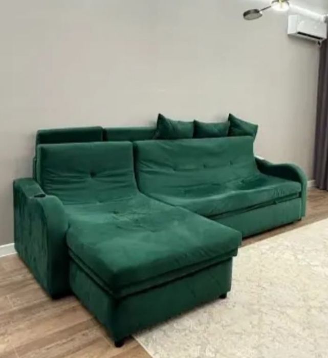 Продам диван.Район универмаг