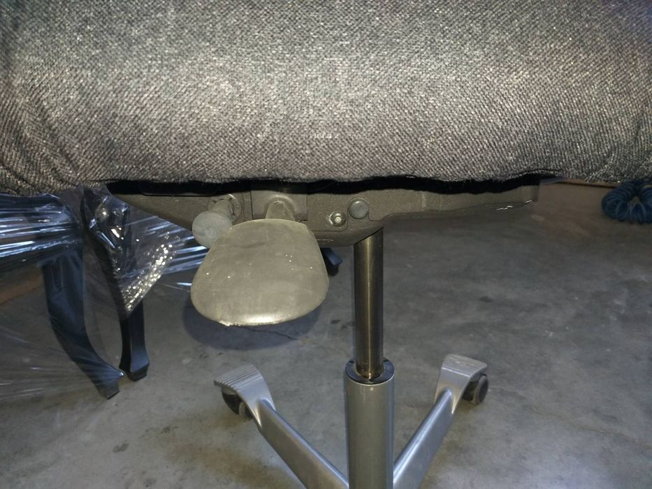 Продавам удобен стол Hag h05