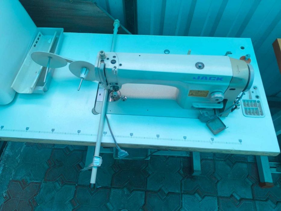 Продаю швейную машину JACK-8720