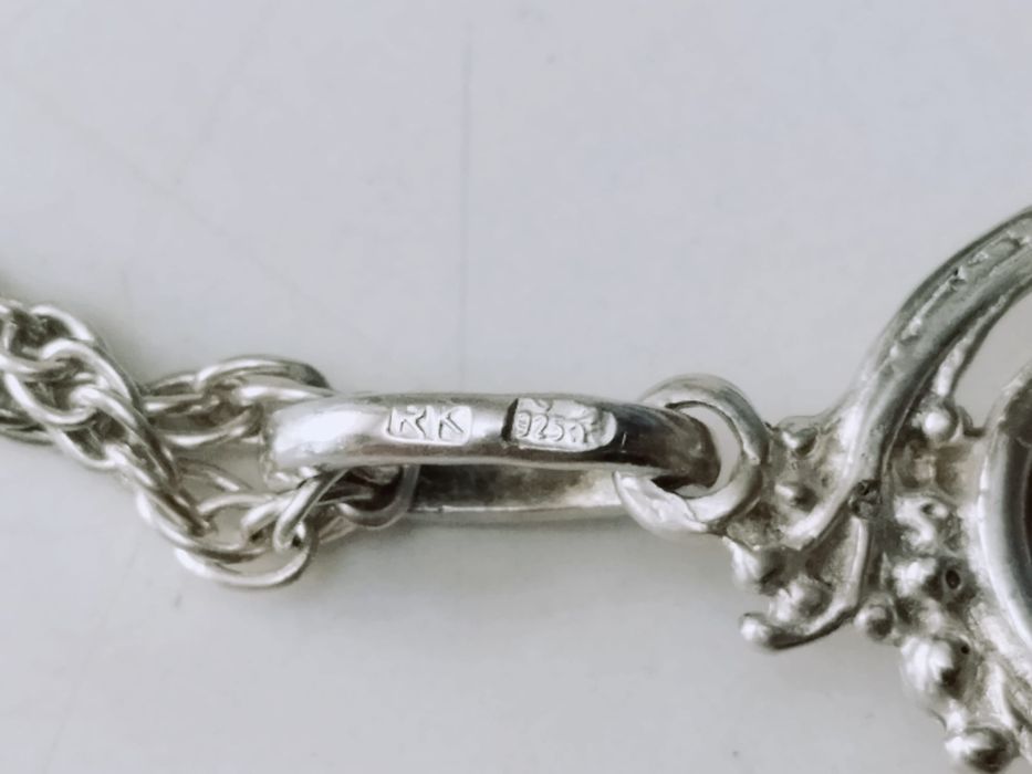 Vechi colier lant si pandantiv din argint de 925, Art Nouveau, model floral, pandantiv chihlimbar natural baltic galben, egg yolk, rar
