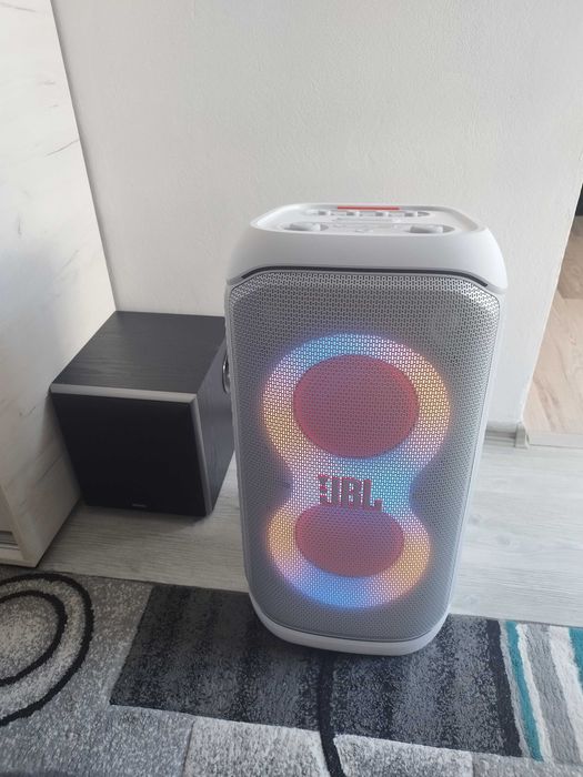 Boxa Jbl 320 alb cumpărată de 2 luni