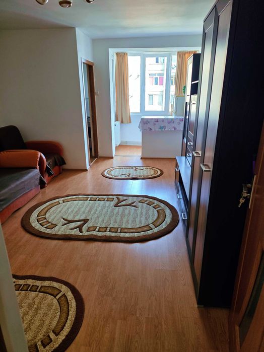 Închiriez garsoniera, zona Astra