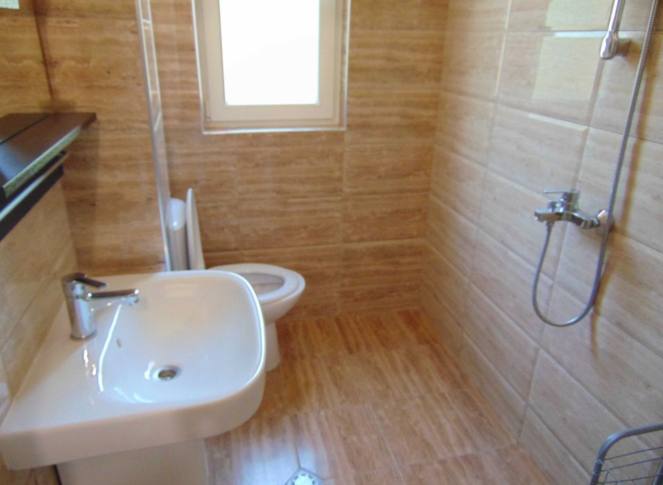 Дава се под наем Тристаен апартамент в Плевен, Широк център - 90 кв.м за 408 € - Снимка #8