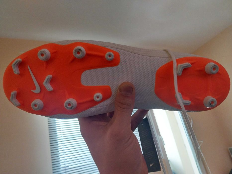 Бутони Nike Mercurial