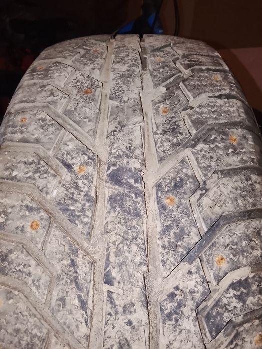 Продам резину на 16