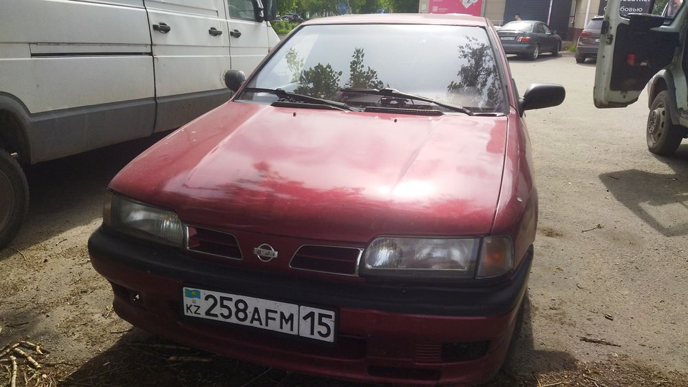 Автомобиль ниссан