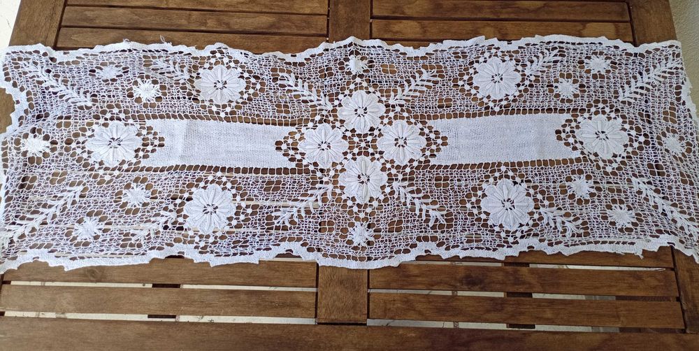 Тишлайфер плетен на една кука с техника филе