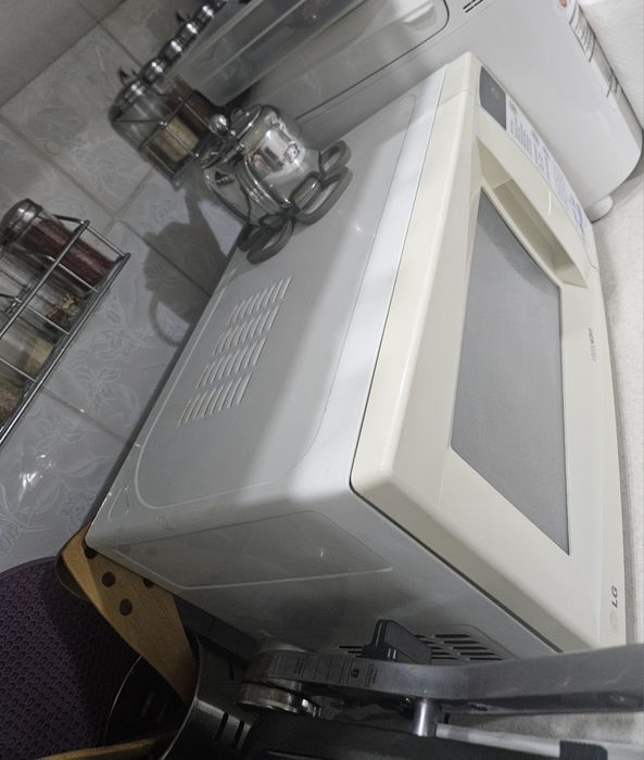 Продам микроволновку  LG бу