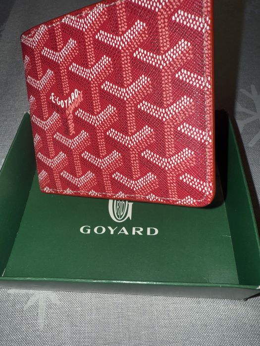 Продавам Кожен партфеил на GUCCI  и Goyard