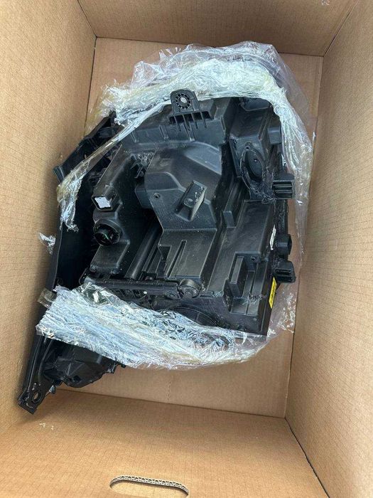 Продаётся передняя левая фара Сантафе 2022 года