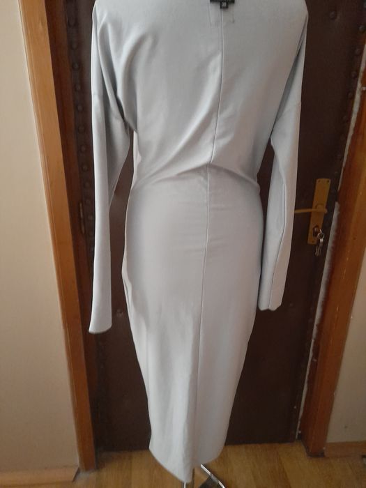 Rochie numinou, poseta și accesorii