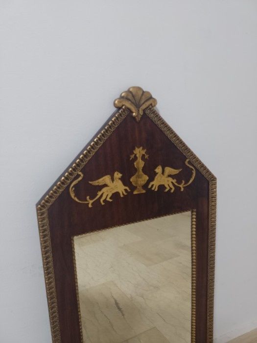 Oglinda deosebită Empire