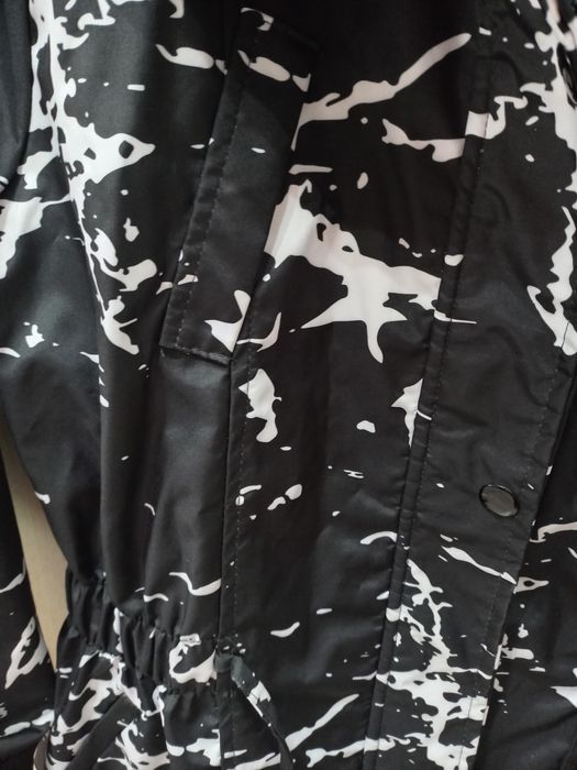 Дамски шлифер в бяло и черно