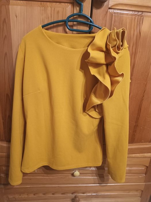 Жълта официална блуза