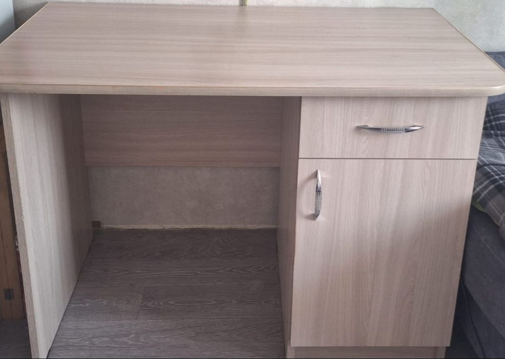 Продам  писменный стол