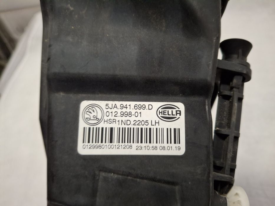 Proiector stg si dr Skoda Rapid