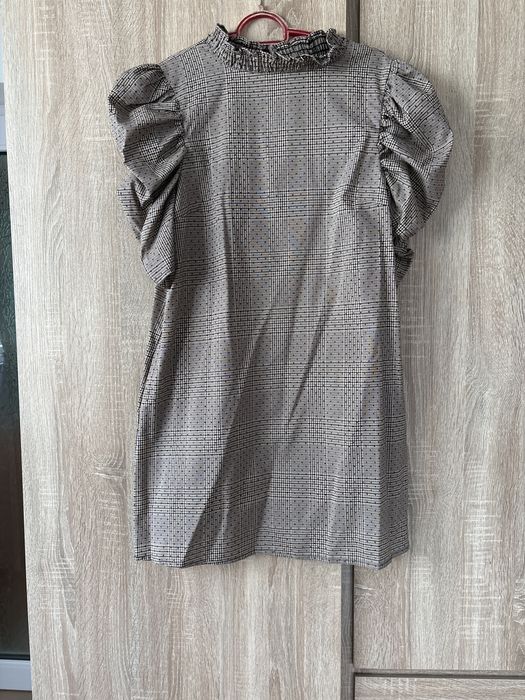 Rochie cu guler Zara